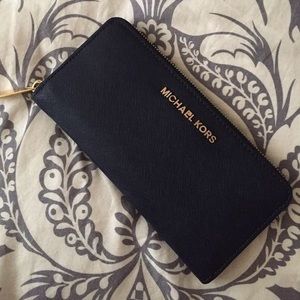 Black Michael Kors Jet Set Wallet